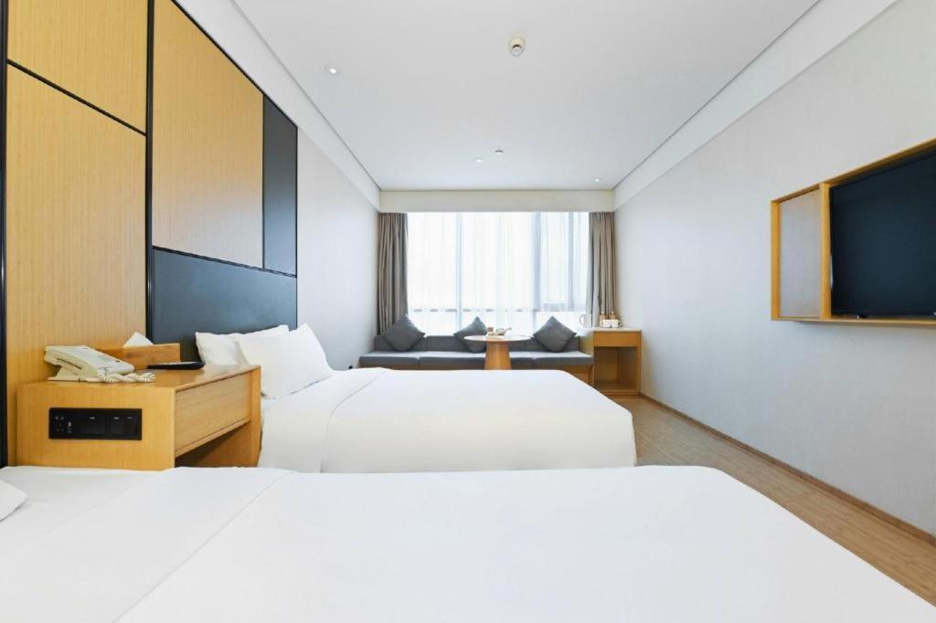 Ji Hotel Shanghai Hongqiao Yan'An XI Road Екстер'єр фото